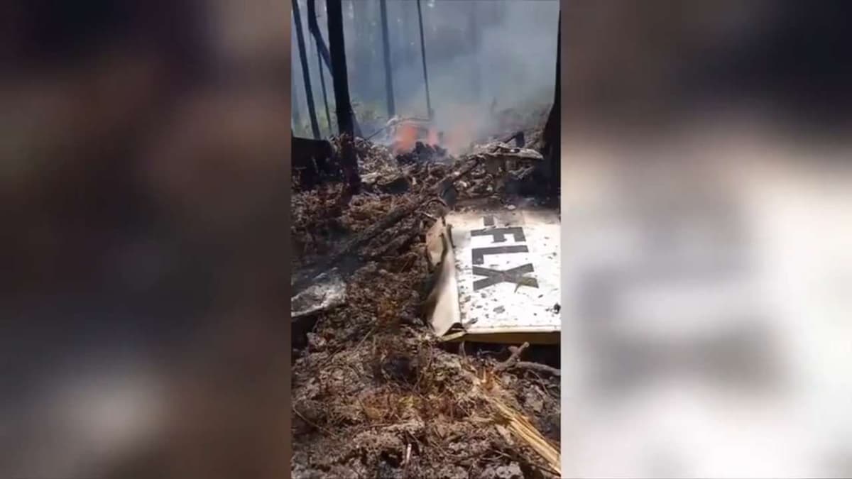 10 killed after small plane crashes in the Bahamas